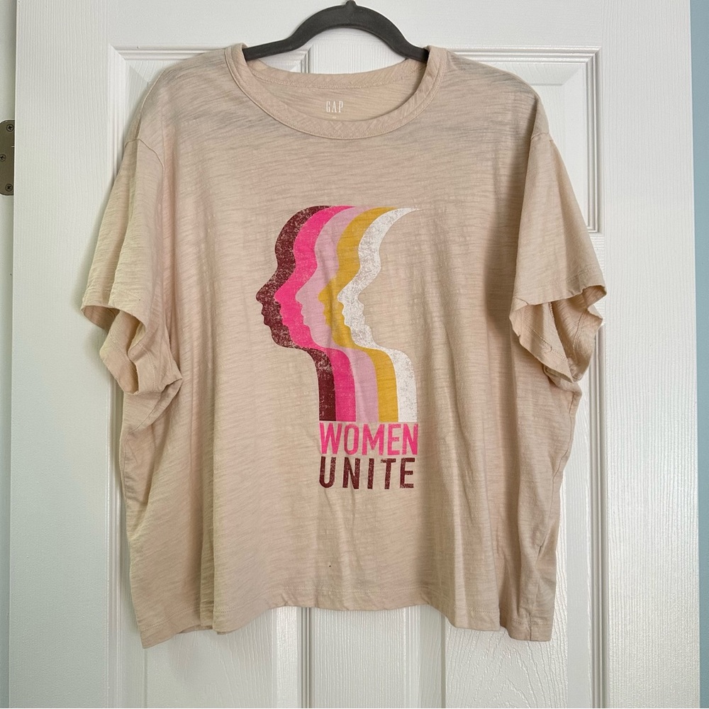 XXL Gap "Women Unite" cropped graphic tee